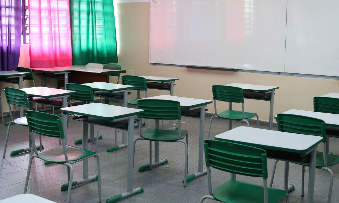 MP denuncia professor por assédio e importunação sexual de 4 alunas em MG