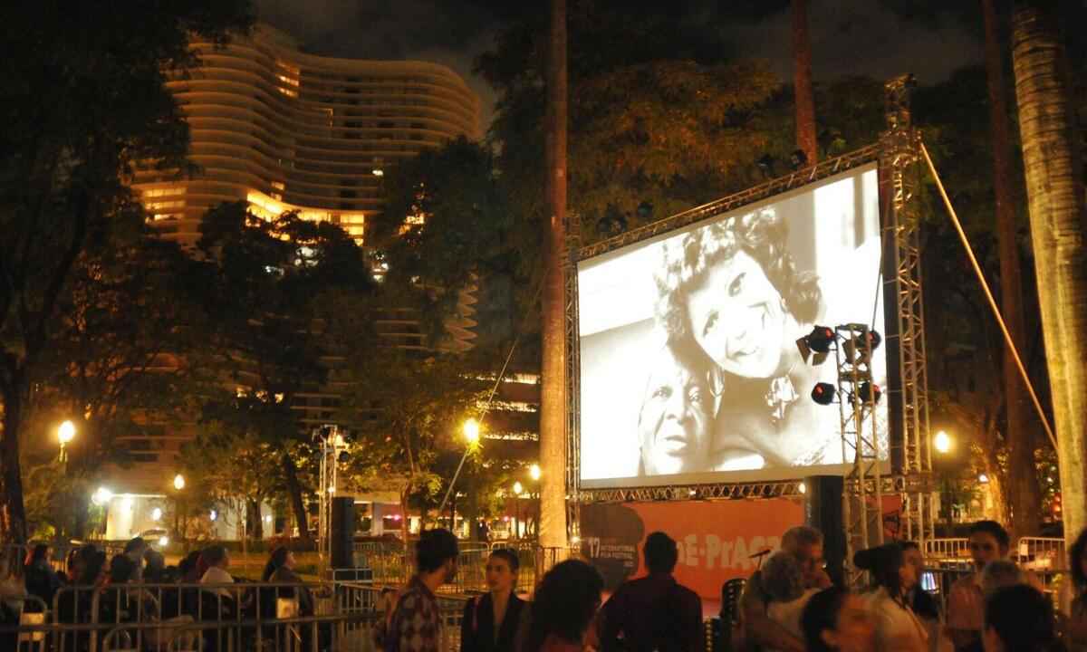  Cine BH exibe filme sobre Beth Carvalho na Praça da Liberdade - Túlio Santos/EM/D.A Press