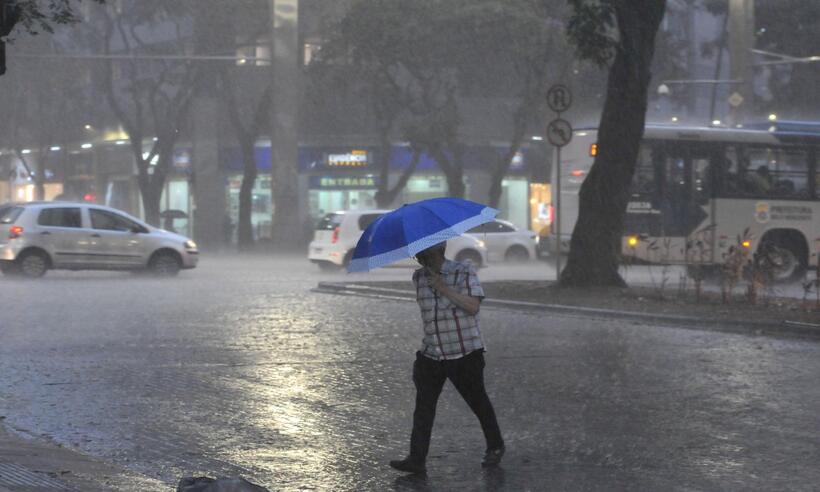 Mais de 250 cidades de MG têm alerta para tempestade com vento e granizo - Túlio Santos/EM/D.A.Press