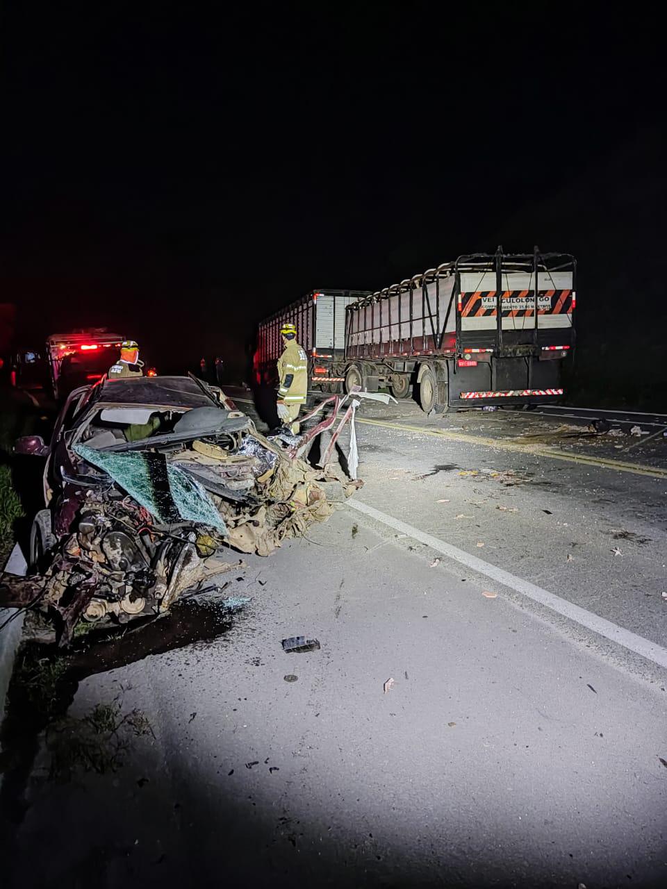 Motorista morre ao tentar ultrapassar caminhão em local proibido em JF - Corpo de Bombeiros/Divulgação
