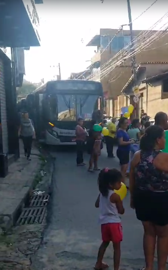 Moradores do Conjunto Paulo VI fazem protesto contra acidentes de ônibus - Reprodução