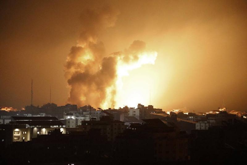 Conflito entre Israel e Hamas já fez 920 mortos; embate entra no 2º dia - Eyad Baba/AFP