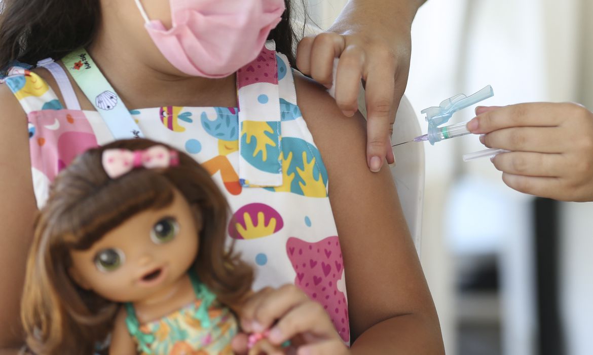 Vacinação protege crianças de sequelas da covid-19 - José Cruz/Agência Brasil