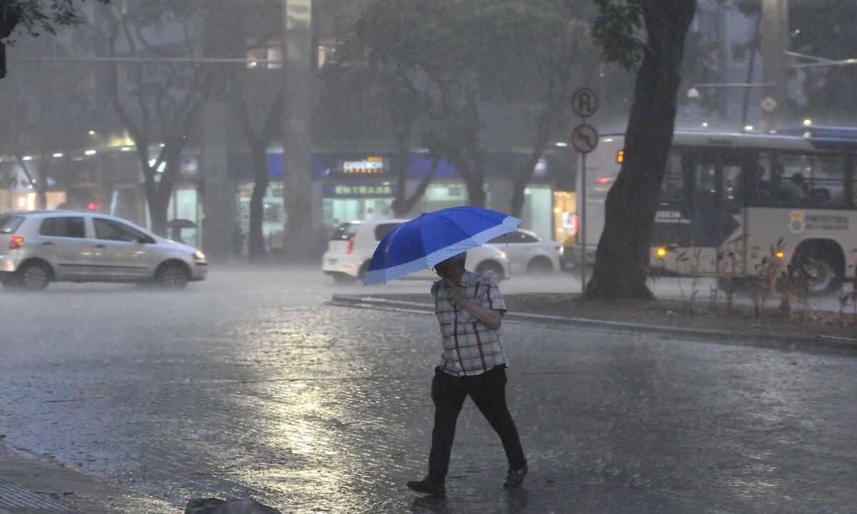 BH: segunda é de pancada de chuva com máxima de 33°C - Tulio Santos/EM/D.A.Press