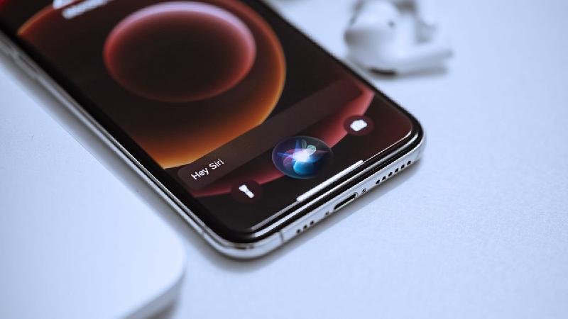 iPhone: atualização faz mulher chamada Siri mudar de nome - (Omid Armin/Unsplash)