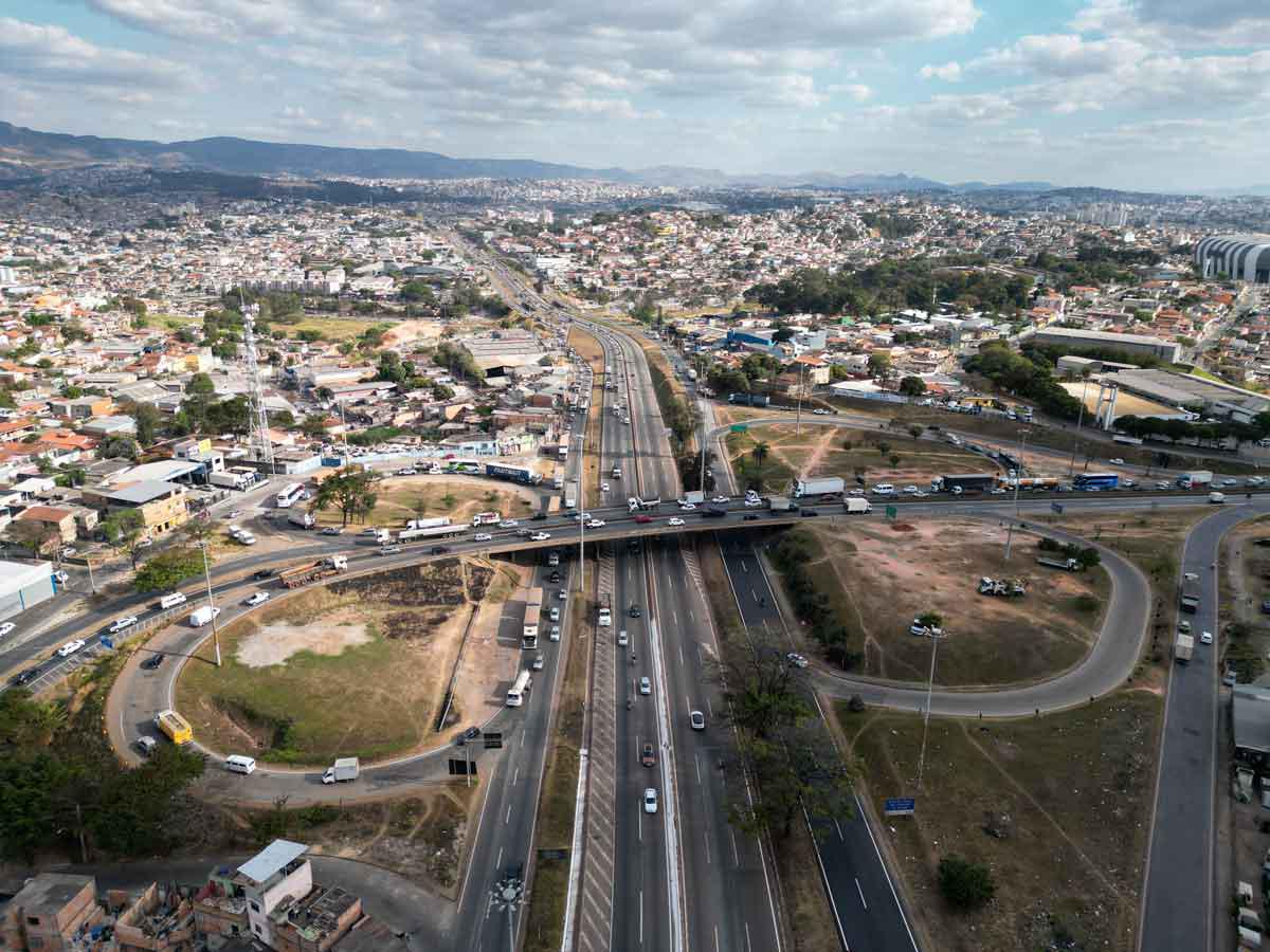 Feriadão multiplica tráfego e riscos nas estradas de MG - @estev4m/Esp. Em/D.A press - 18/8/23