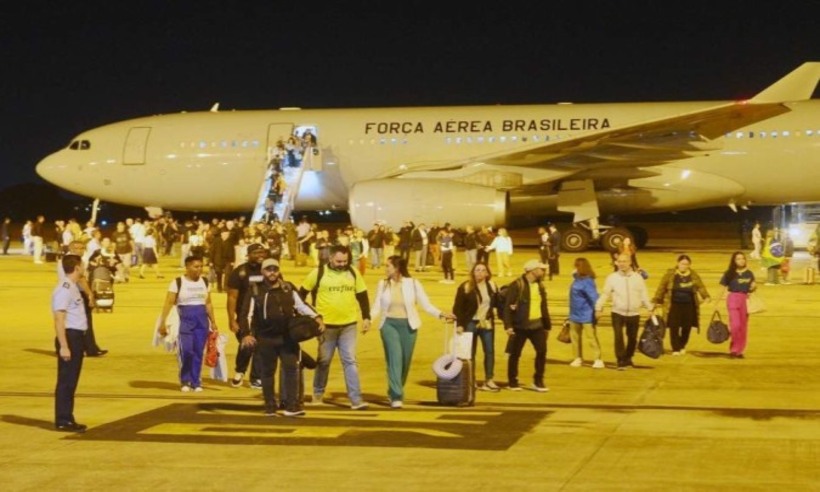 Brasileiros resgatados chegam ao Rio após parada em Brasília - Ed Alves/CB/DA.Press