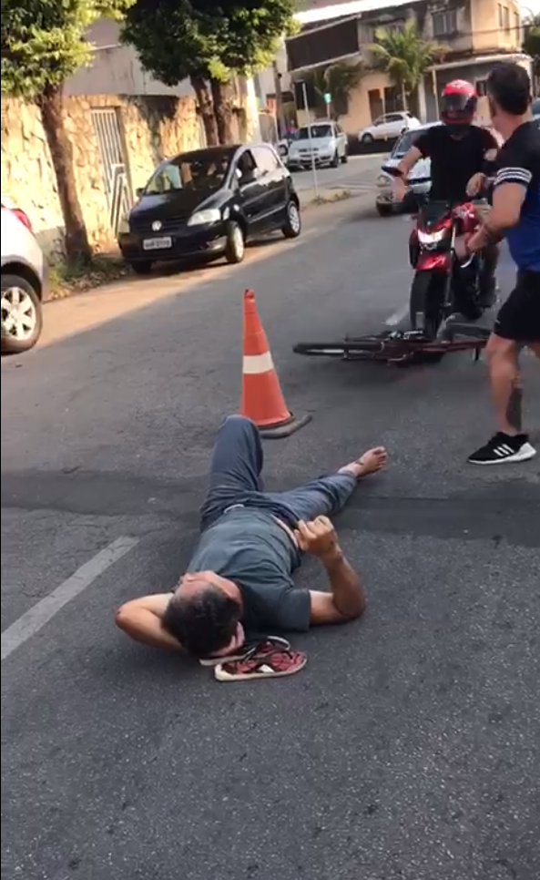 Ciclista acidentado é atropelado por motociclista no interior de Minas - Reprodução/Redes Sociais