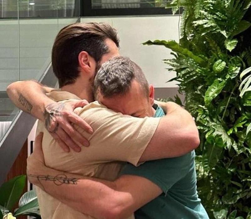 Alok reencontra pai que estava em Israel: "Alívio poder te abraçar" - (Reprodução/Instagram/@alok)