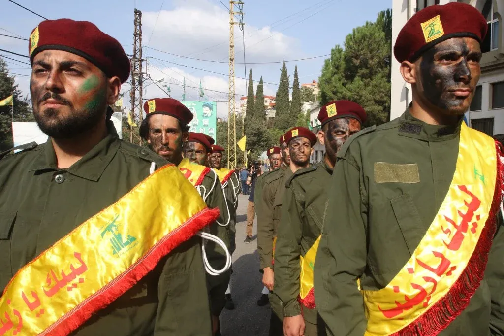Hizbullah ameaça entrar na guerra, e Israel isola fronteira norte - Mahmoud ZAYYAT / AFP 