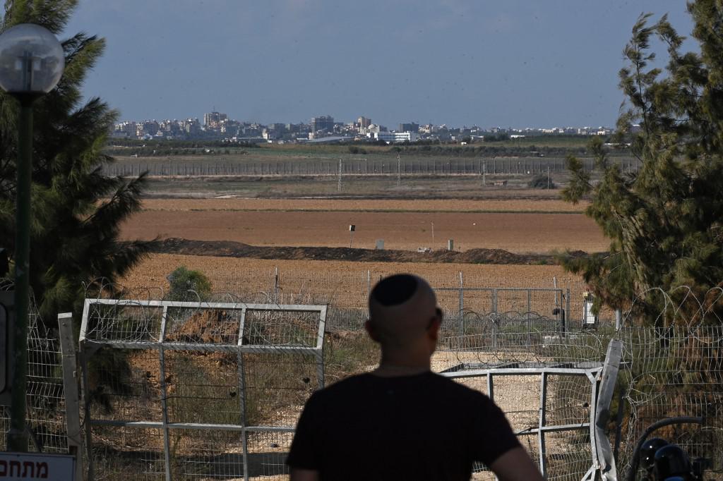 Prazo para deixar norte de Gaza se esgota e últimas cidades do sul de Israel são esvaziadas - YURI CORTEZ / AFP
