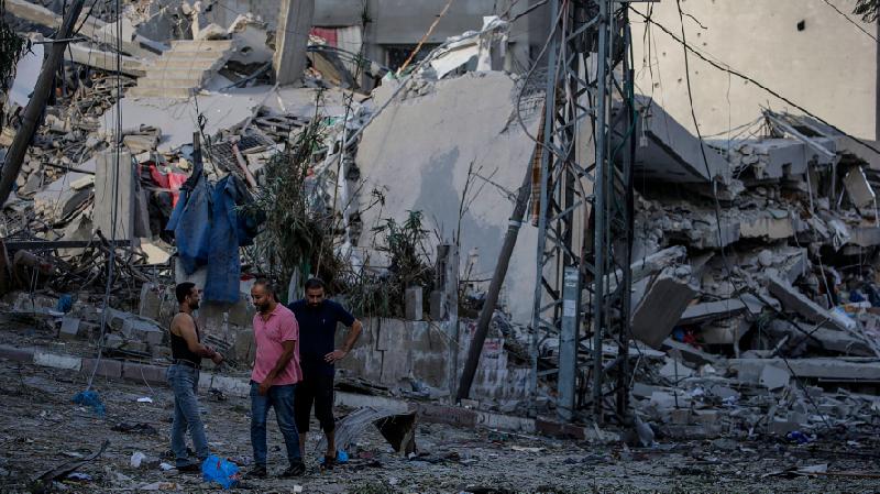 'Não vou embora nunca': as famílias que ficaram no norte de Gaza enquanto Israel se prepara para operação terrestre - EPA-EFE