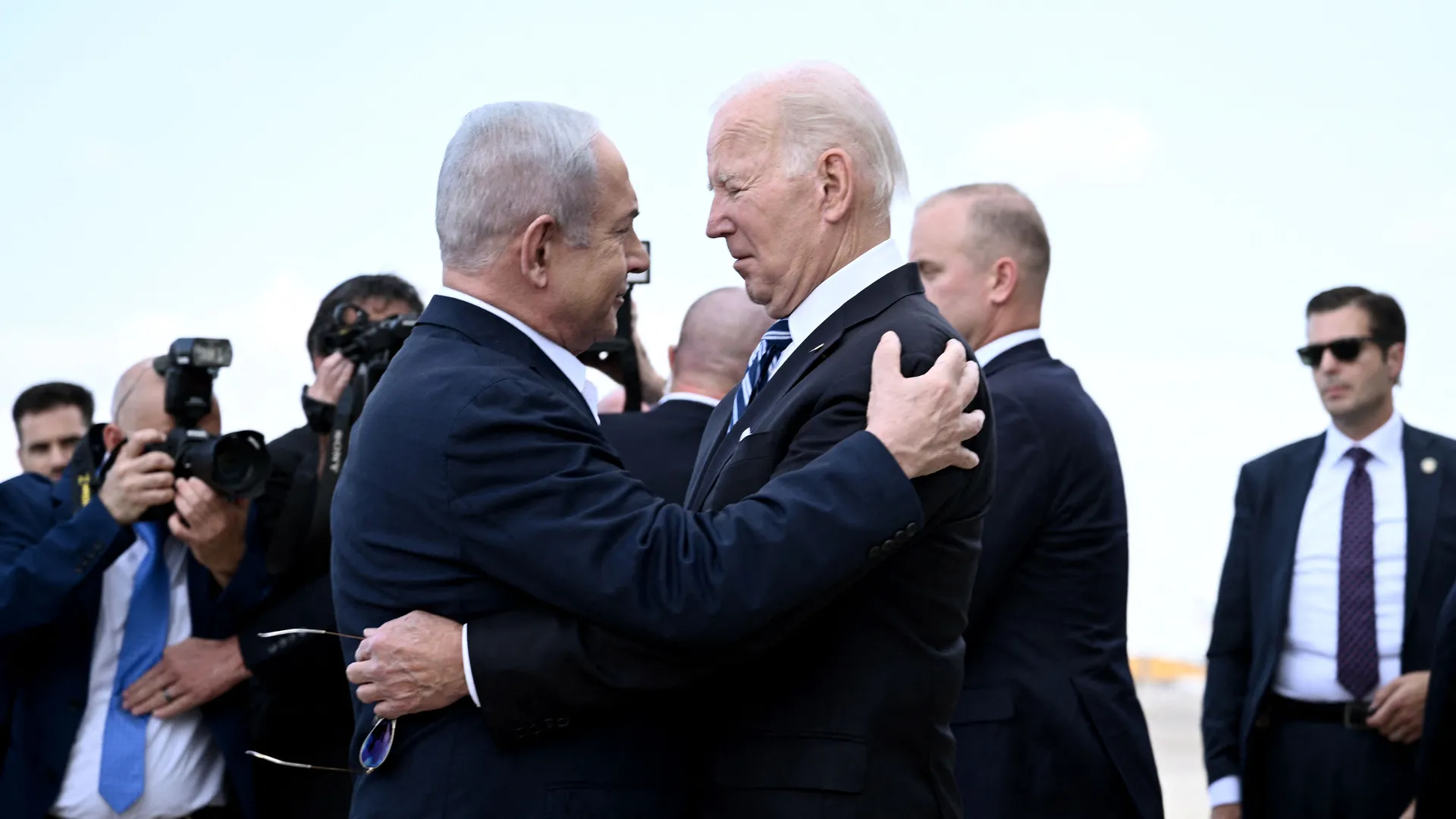 Biden diz que Israel não está sozinho e que libertar reféns é a prioridade - Brendan Smialowski/AFP via Getty