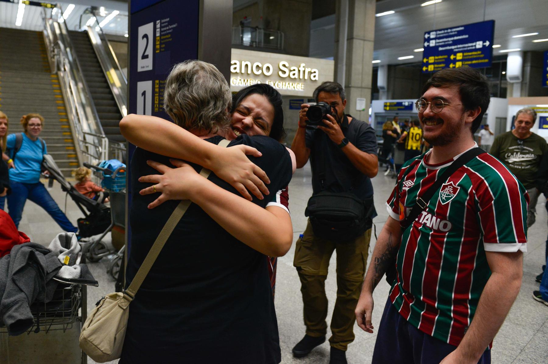 Último voo da primeira fase de resgate de brasileiros em Israel pousa no Rio - Beto Catharino Jr/Ato Press/Folhapress