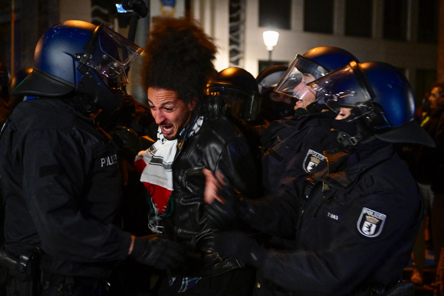 Mais de 60 policiais feridos em manifestação pró-palestina em Berlim - John MACDOUGALL / AFP