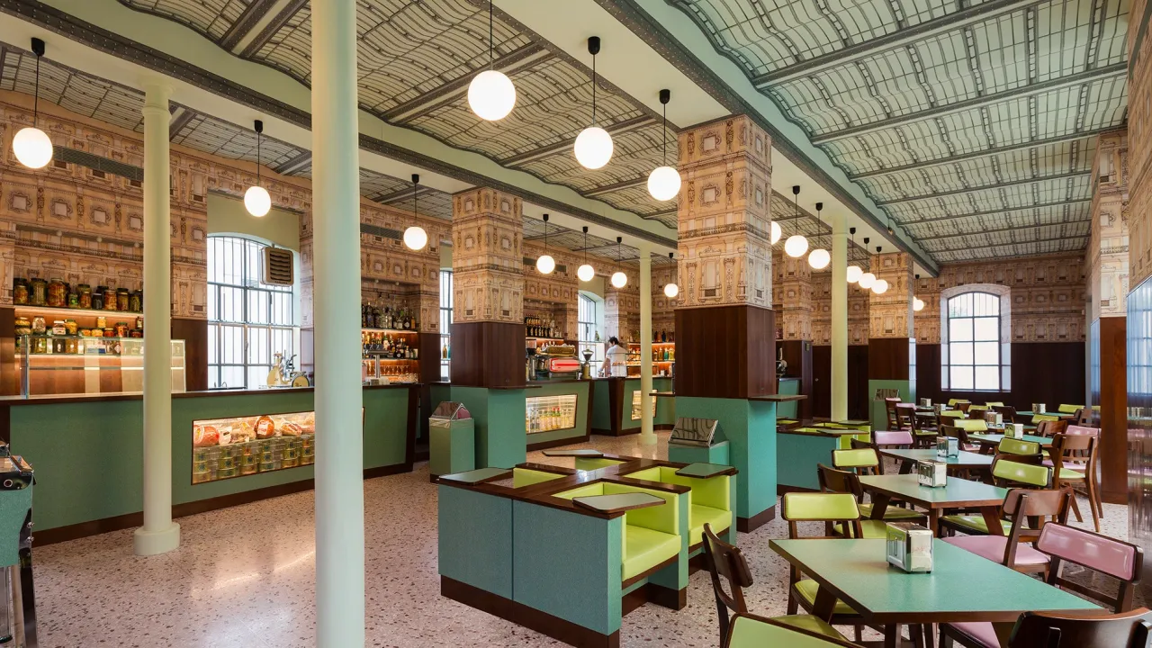 Conheça o Bar Luce, café italiano assinado pelo diretor Wes Anderson - Attilio Maranzano/ Fondazione Prada/ Reprodução