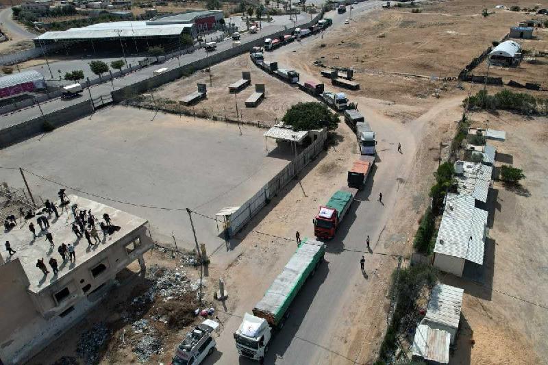 Gaza: 20 caminhões com ajuda humanitária chegam a Rafah - (MOHAMMED ABED / AFP)