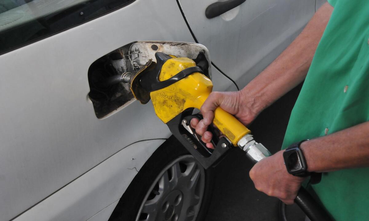 Gasolina cai apenas R$ 0,03 na Grande BH depois da redução da Petrobras - Gladyston Rodrigues/EM/DA. Press
