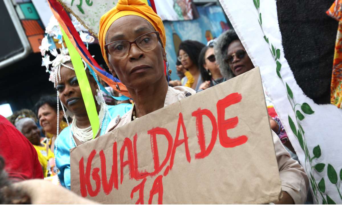 Mulheres concentram 60% de casos de racismo pela internet no Brasil - Tânia Rêgo/Agência Brasil
