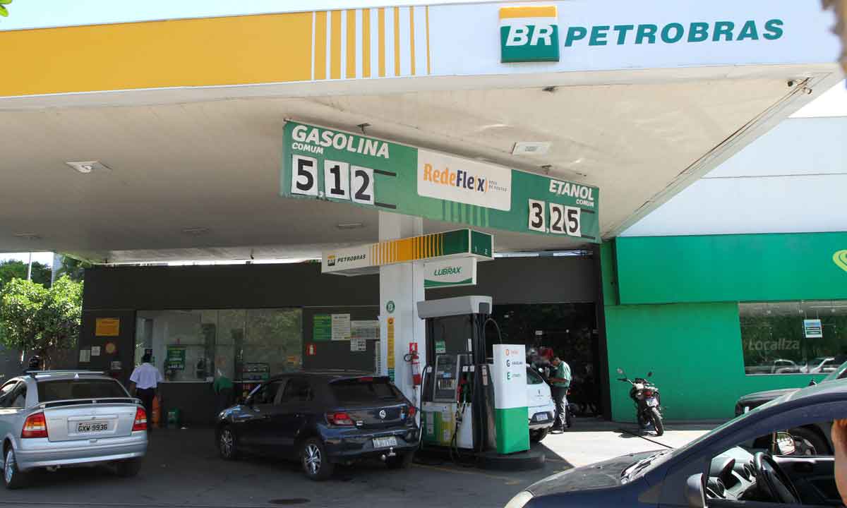 Petrobras perde R$ 30 bilhões em valor de mercado com manobra do conselho - Carl de Souza/AFP - 18/2/20