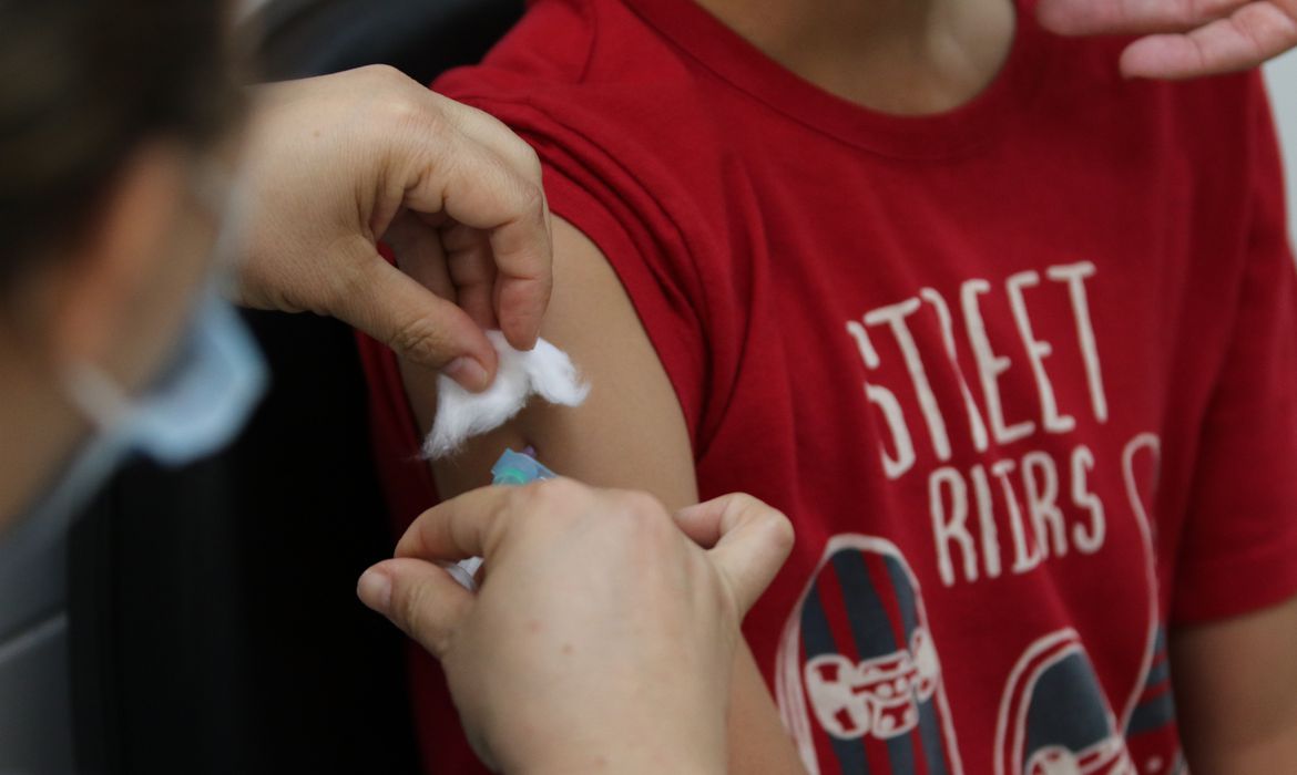 Mais de 13% dos pais brasileiros afirmam que não vacinaram os filhos