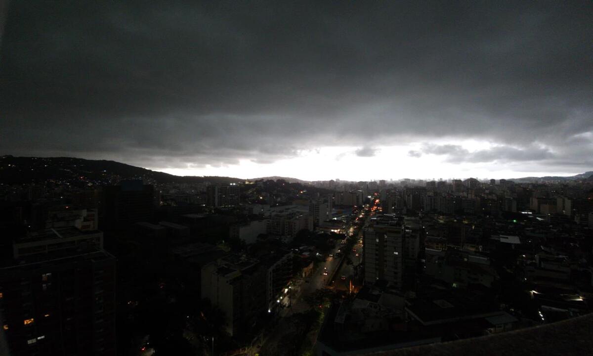Dia virou noite? Rio de Janeiro amanhece em escuridão, veja vídeo - Redes Sociais/Reprodução