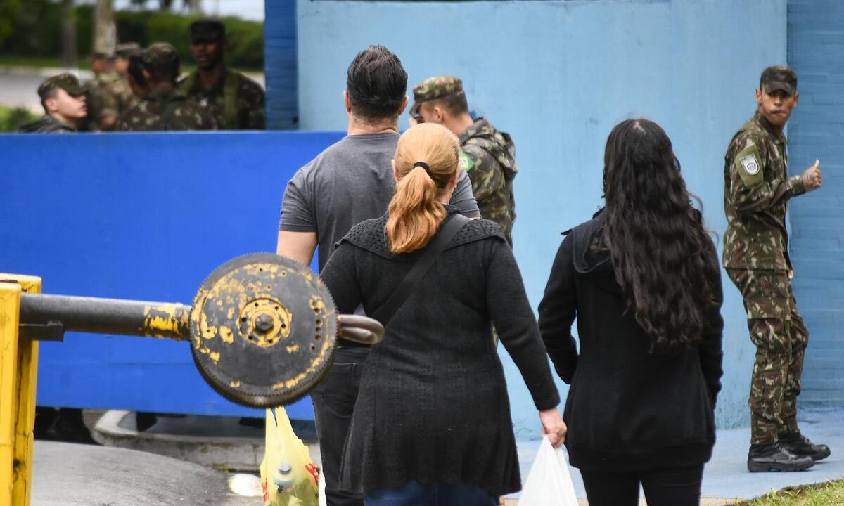 Exército prende 17 militares por furto de metralhadoras em SP - Ronaldo Silva/Ato Press/Folhapress