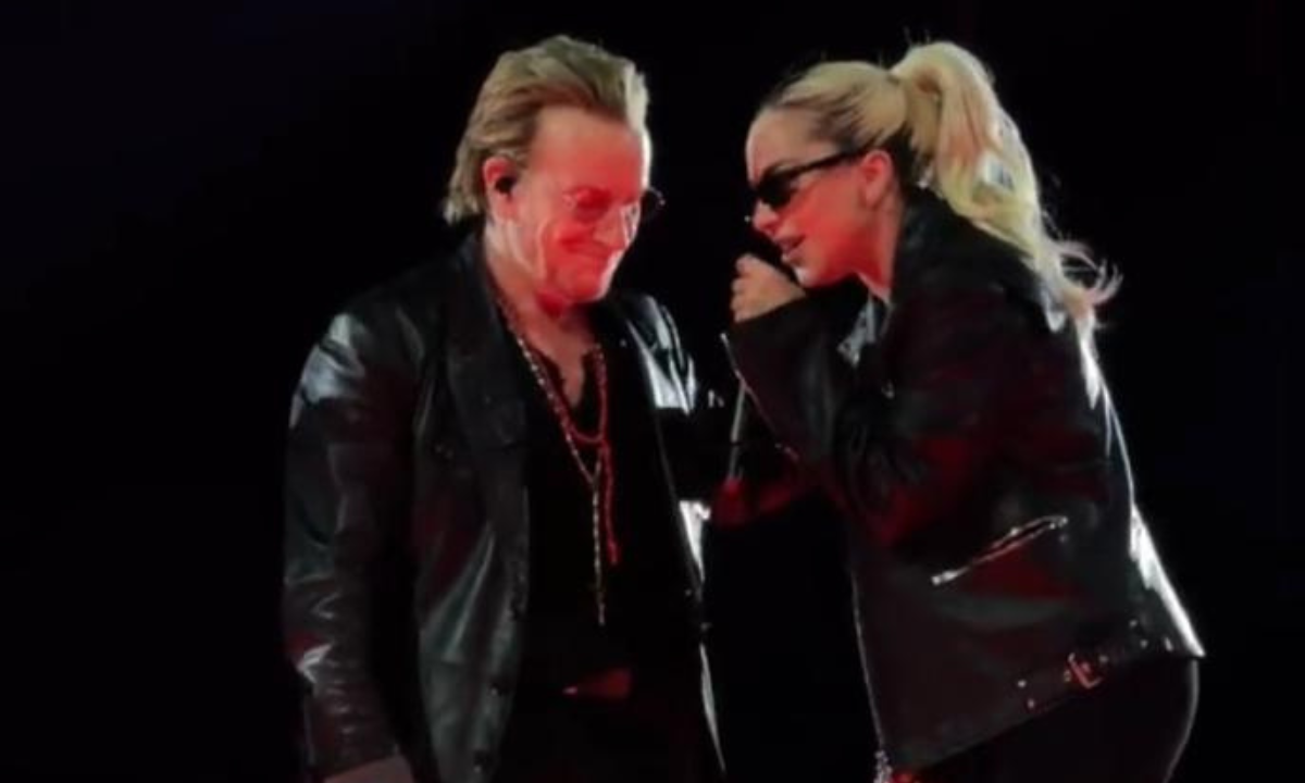 Lady Gaga se junta ao U2 e canta 'Shallow' em aparição surpresa - Reprodução