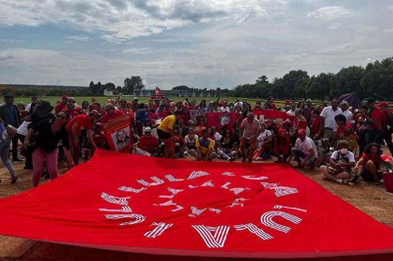 Aniversário Lula: militantes se reúnem no Alvorada para celebração - (Igor Tx/CB/D.A Press)