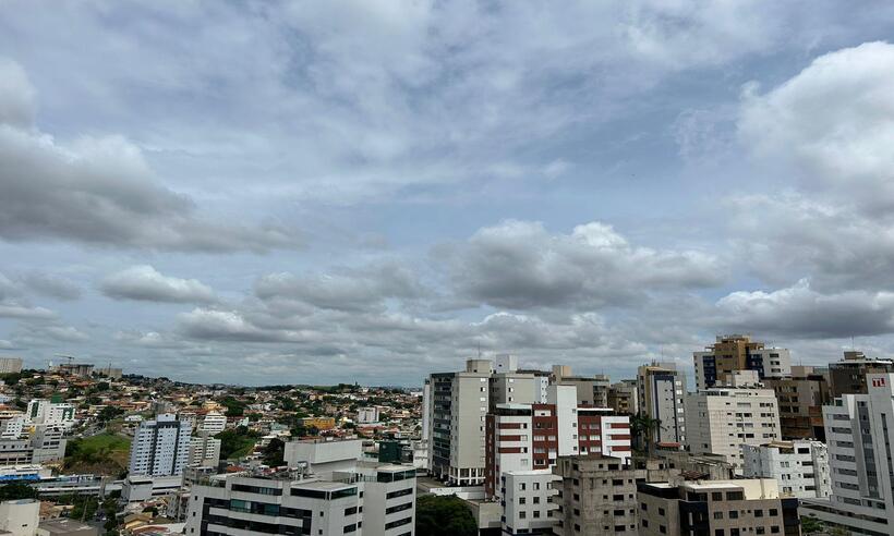 Fim de semana é de temperaturas altas e chance de chuva forte em BH - Bel Ferraz/EM/D.A Press