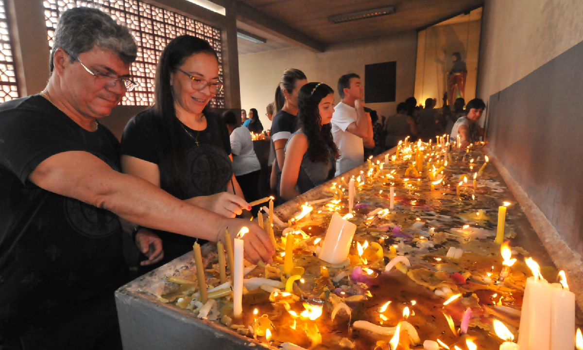 BH: multidão de fiéis participa da festa do 'santo das causas impossíveis' - MARCOS VIEIRA/EM/D.A PRESS