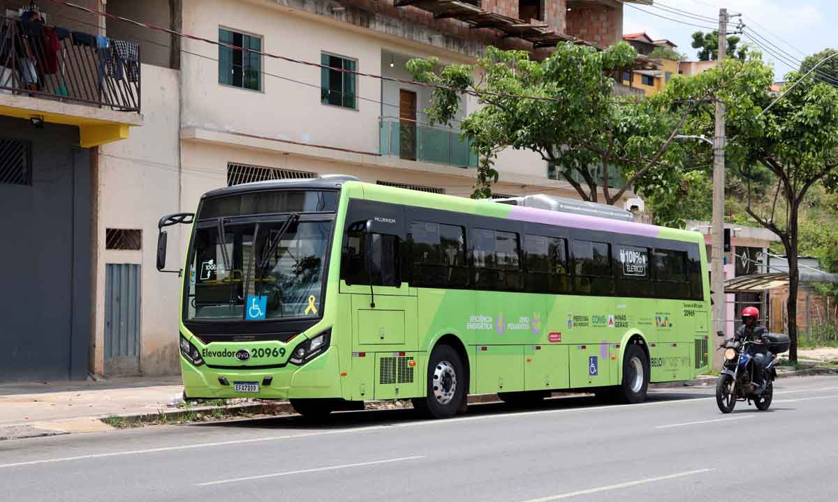Passageiros de BH aprovam ônibus elétrico em testes - Denys Lacerda/EM/D.A Press
