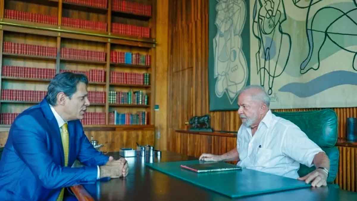 Posicionamento de Lula sobre meta fiscal mina esforços de Haddad 