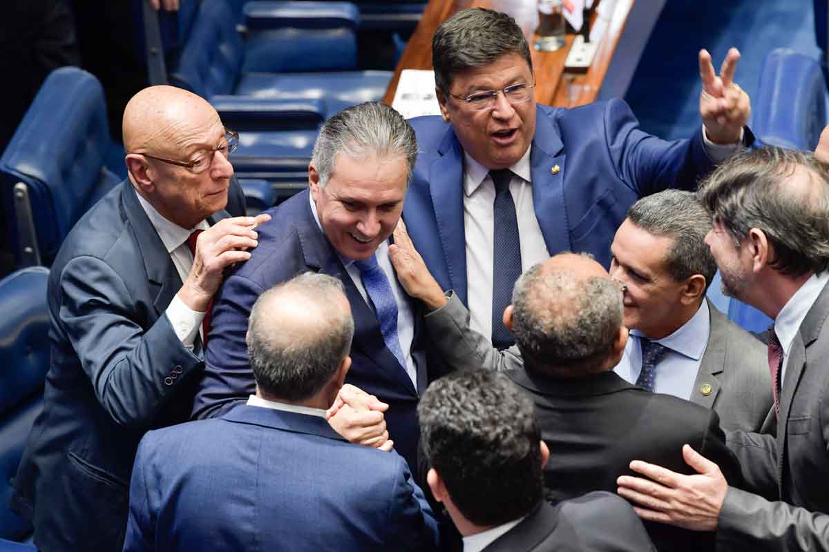 Tensão e fogo no parquinho do PSD de Fuad - Jonas Pereira / Agência Senado