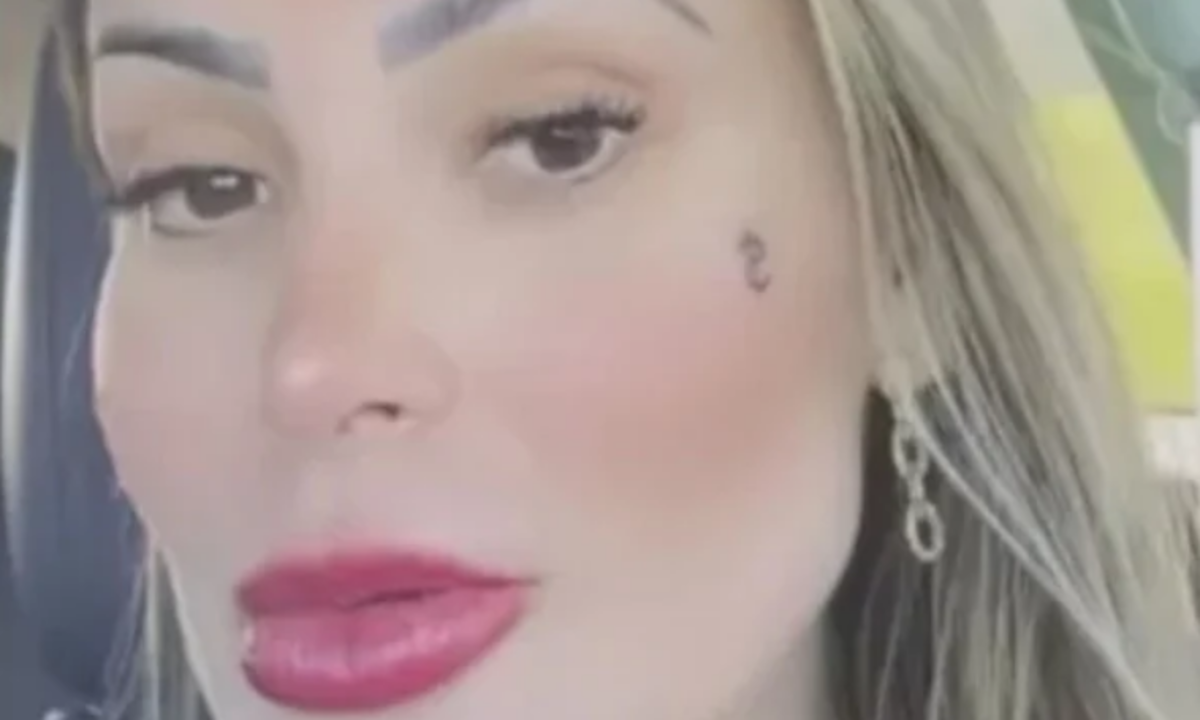 Andressa Urach faz tatuagem no rosto - Reprodução/Instagram

