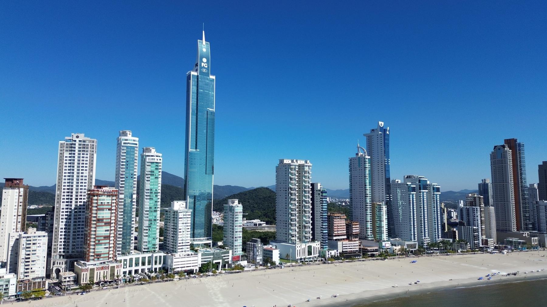 Cinco dos prédios mais altos do Brasil estão em Balneário Camboriú (SC)