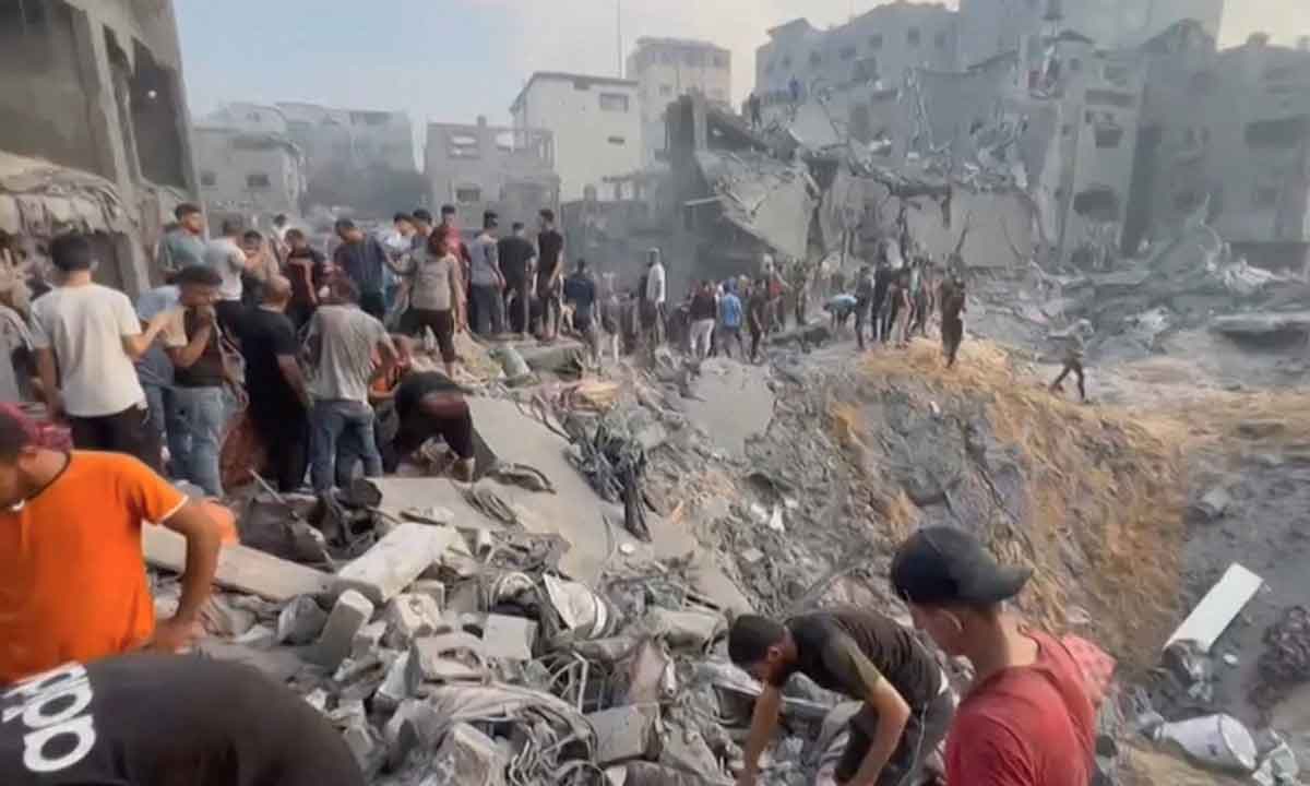 Israel bombardeia campo de refugiados em Gaza